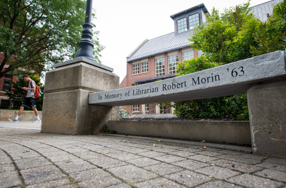 A bench honoring UNH alumnus Bob Morin