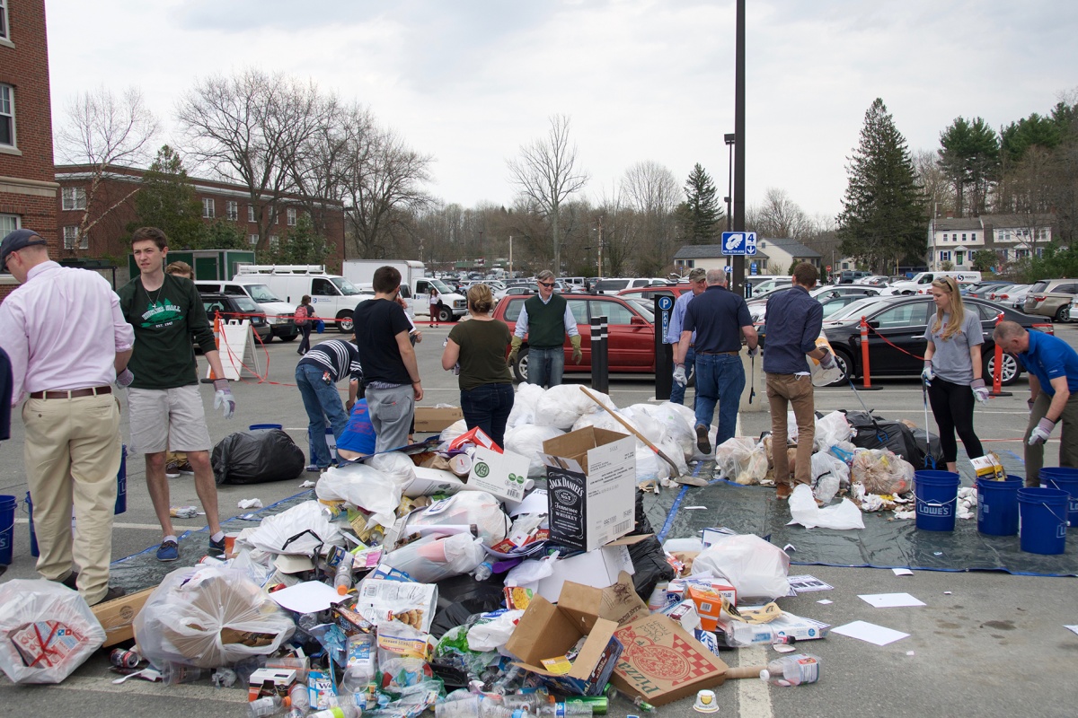 Students, faculty and staff at UNH's Earth Day Dumpster Dive