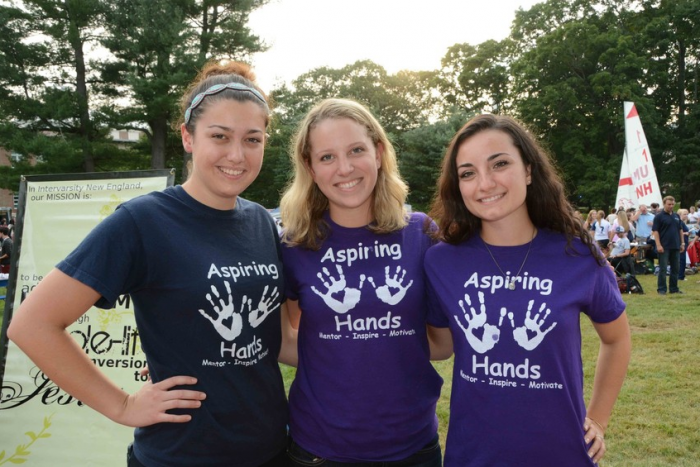 UNH students in the Aspiring Hands group
