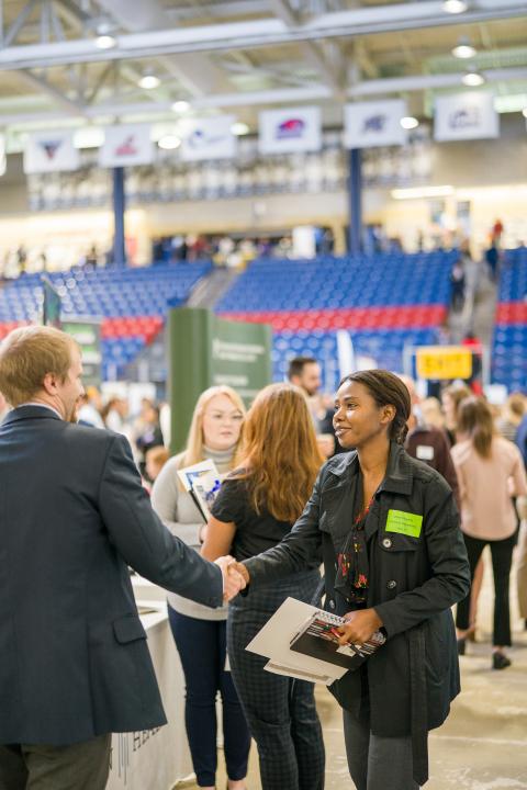 Image of UNH students meeting at the Career and Internship Fair