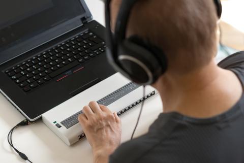 Student uses screenreader technology