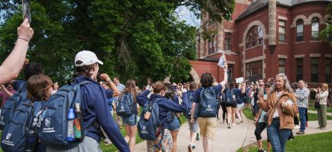 Incoming students walking underneath the Thompson Hall arches