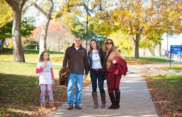 Parents and student on UNH campus