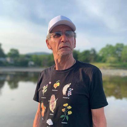 A man outside with a hat and sunglasses