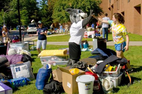 student giving high-five to wildy cat during move in