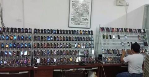 Click farm with phones on racks