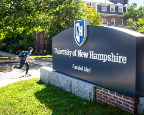 UNH sign on campus