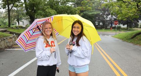 Chi Omega Sisters In Town