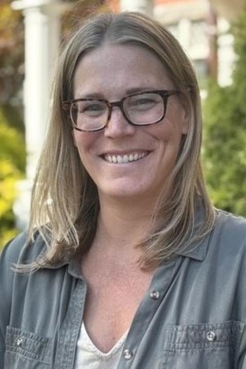 Photo of Lauren Hussar