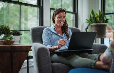 Working professional completes an online course at home.