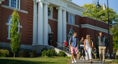 Students on UNH campus