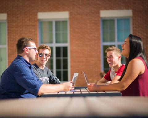 Students outside on UNH campus