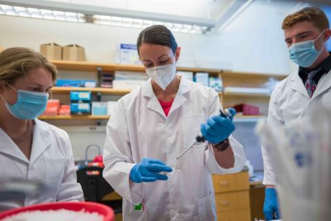 Carlota Dao in the lab