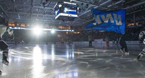 UNH Men's hockey warming up on ice before game