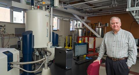 University Instrumentation Center director Shawn Banker showcases the UIC’s new 700 MHz nuclear magnetic resonance spectrometer