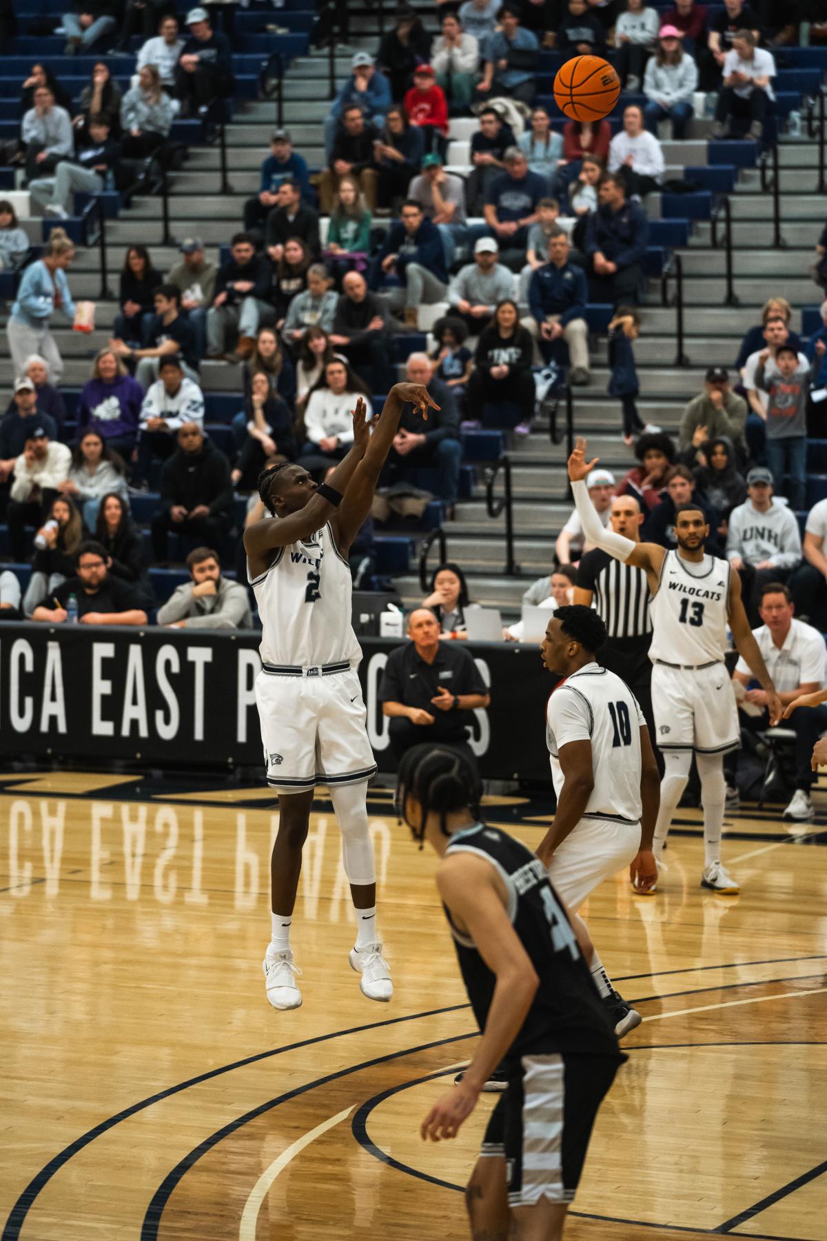 UNH basketball player throwing free throw