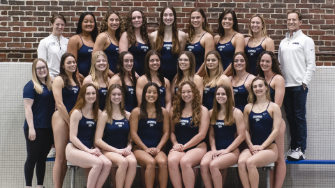 UNH swimming team