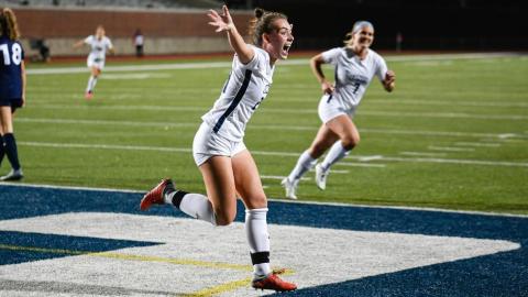 UNH womens soccer player