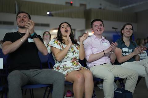 UNH students clapping