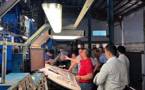 MBA students visit La Prensa in Panama