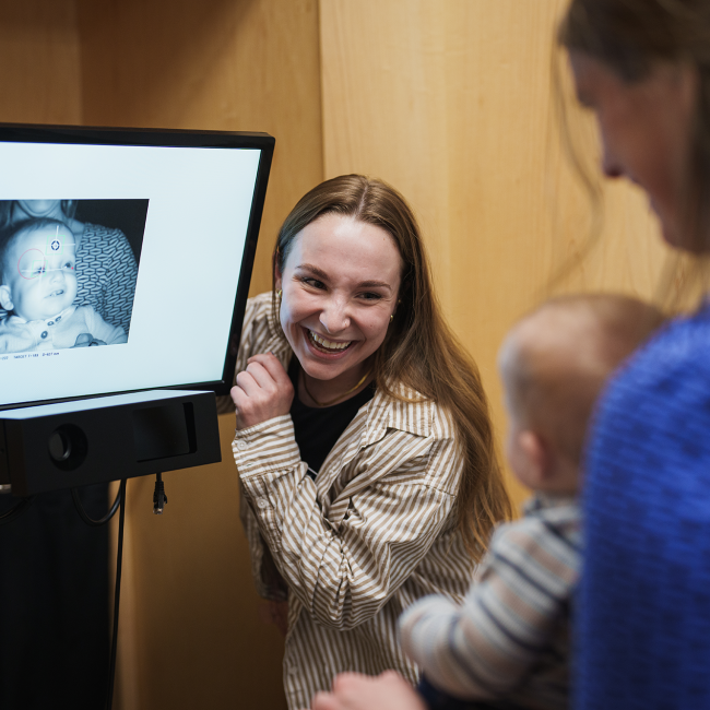 UNH student showing a computer screen