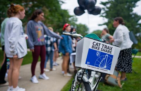 UNH students check out the new bike share project