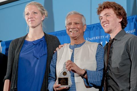 Muhammed Yunus posing with students