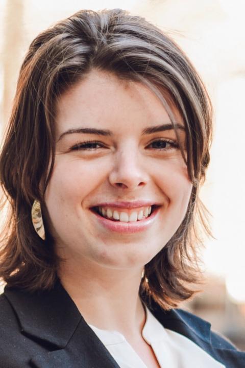 Daisy Burns Headshot