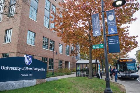 unh sign and wildcat transit bus