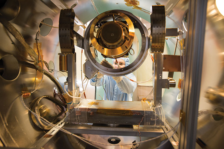 UNH thermal vacuum chamber