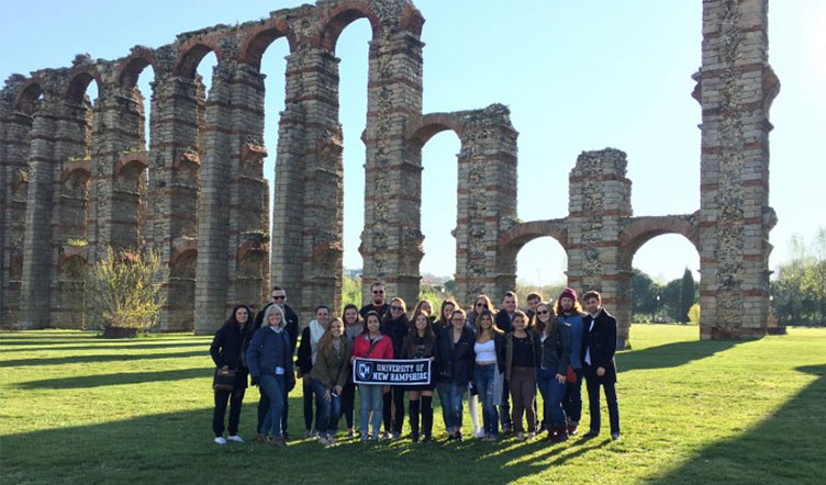 UNH students in front of an aqueduct in Spain