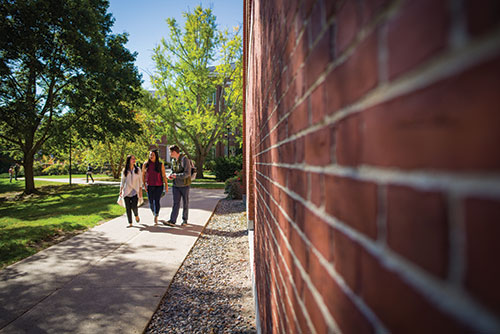 UNH students walking on campus