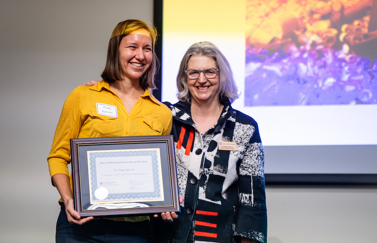Paige Balcom '16 receives award at SVIC