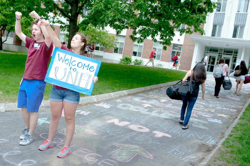 UNH students in front of Stoke Hall during First-Year Orientation at UNH
