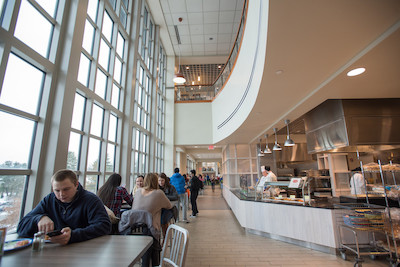 UNH students eating in Holloway Commons