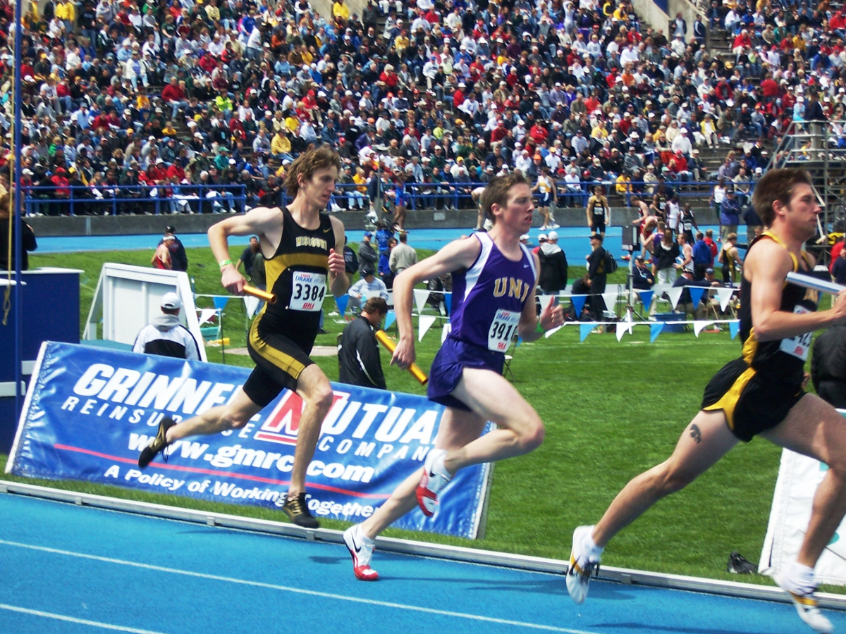 Rem Moll running in the 4 x 800 meter relay for the University of Missouri
