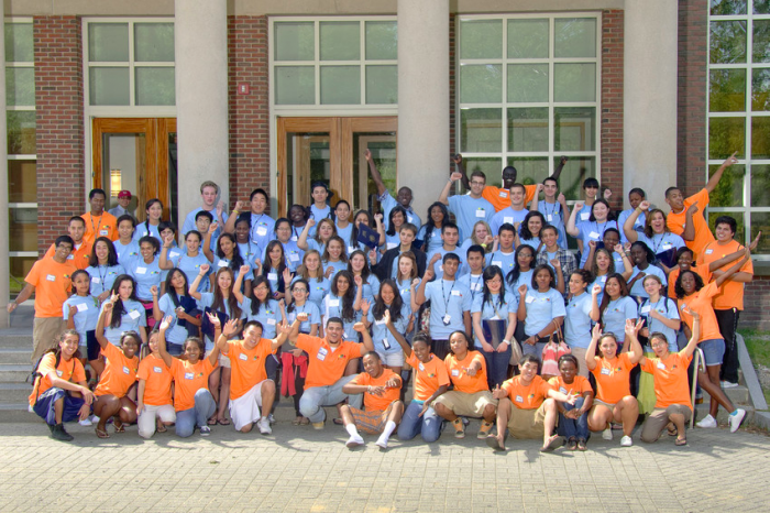 students in the UNH PAWs pre-orientation program