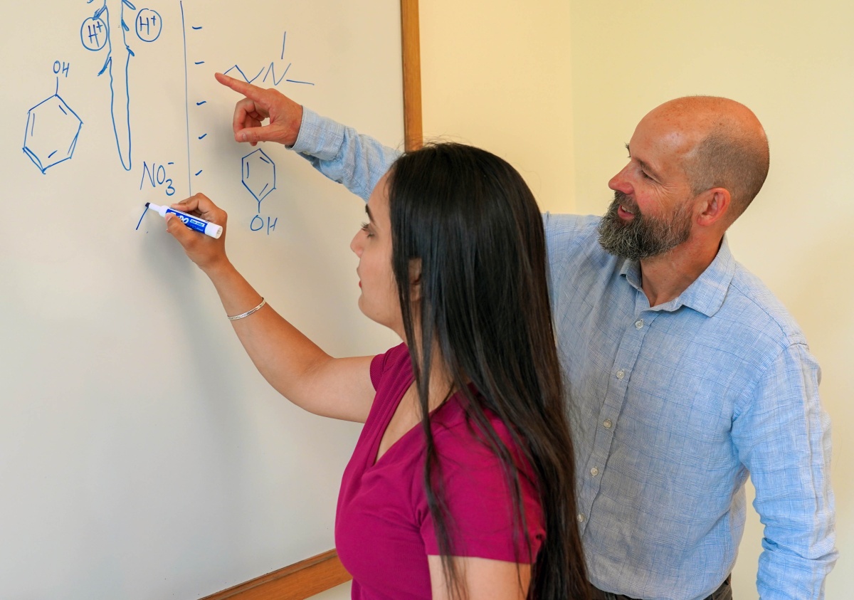 UNH Professor Stuart Grandy works with graduate student