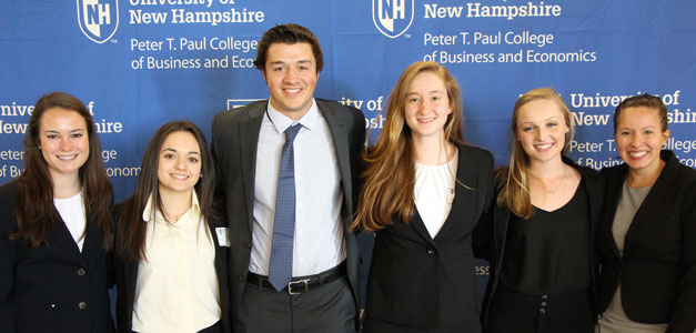 Melissa Schwartz and other UNH FIRE program students