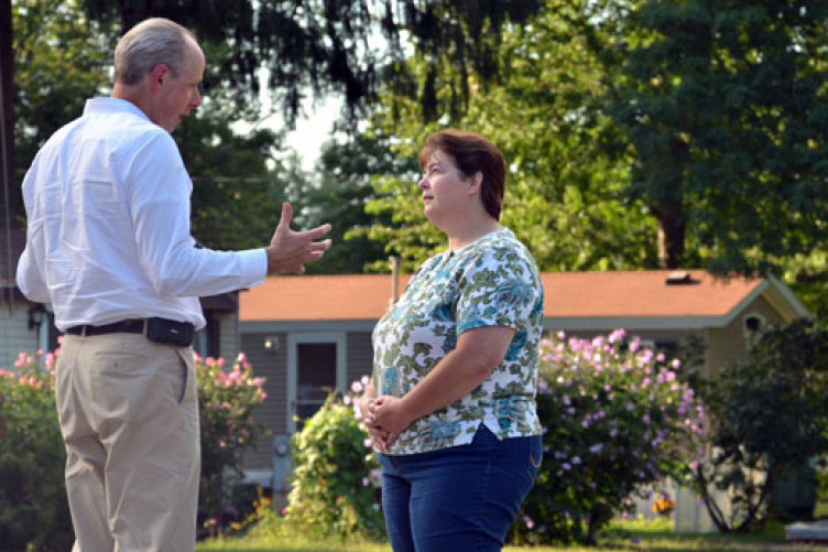 Paul Bradley talks with Bonnie Rose at Powder House Cooperative in Exeter.