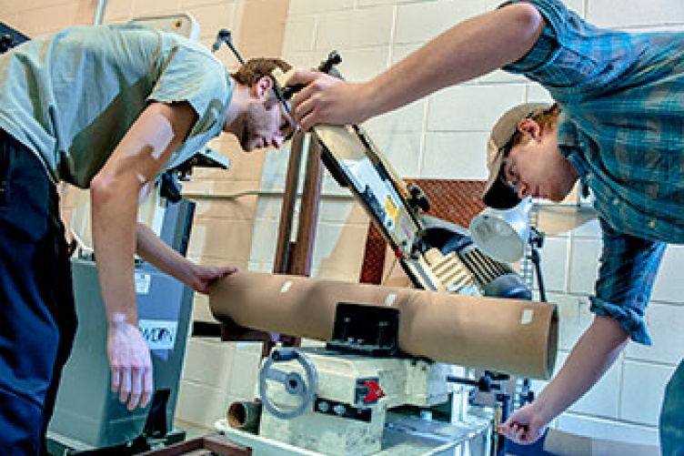 students building ROV