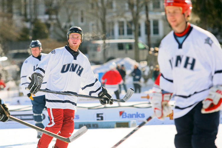 ice hockey players at black ice tournament