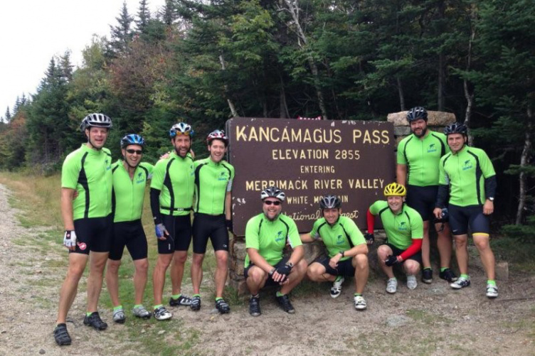 Group of alums gather at the Kanca sign