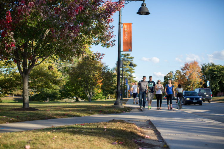 Students at a busy intersection on UNH campus Students at a busy intersection on UNH campus