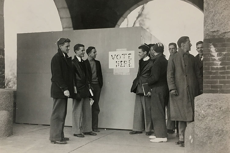 A voting booth under the Thompson Hall arches at UNH voting booth under the Thompson Hall arches at UNH