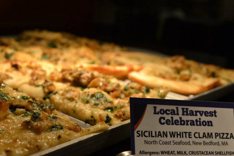 white clam pizza at UNH harvest dinner