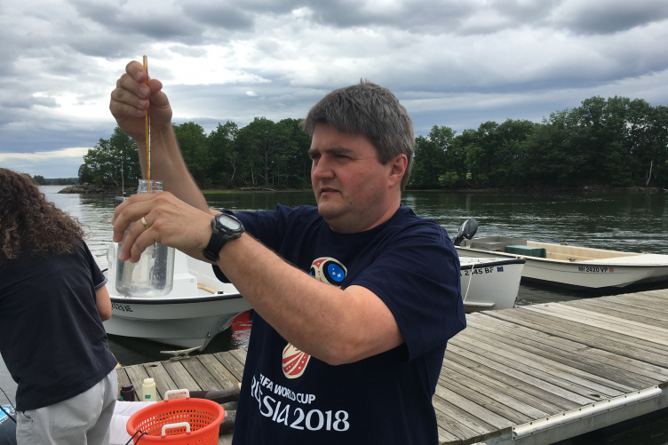 Kai Ziervogel holds flask of water and thermometer.