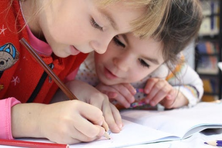 image of girls drawing