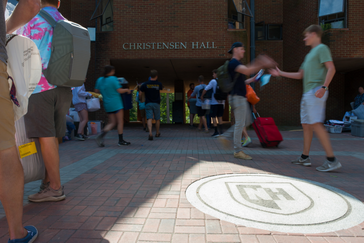 UNH students moving into their dorm, 2017