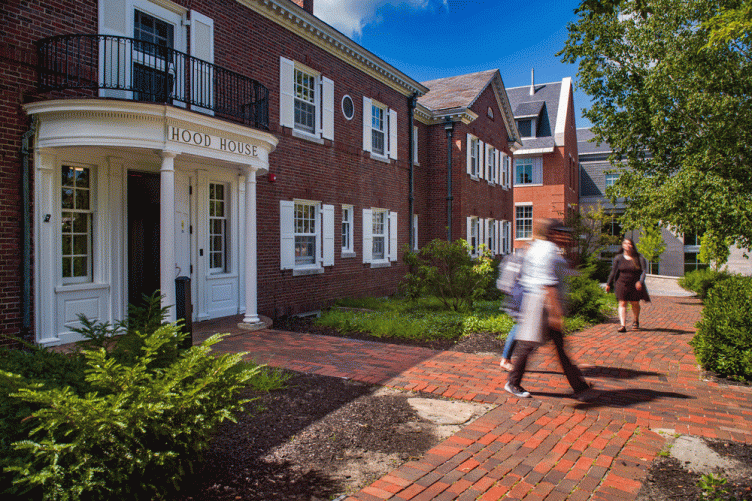 UNH students on their way to Career and Professional Success office